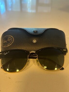 Ray-Ban Clubmaster Classic (55-21) Polarized Sunglasses - Black & Gold